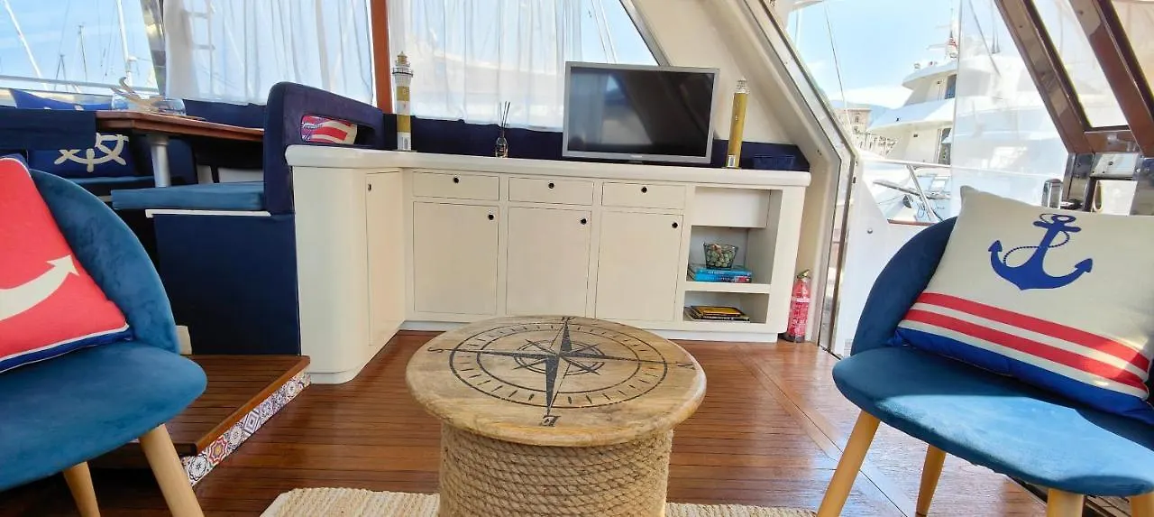 Panaby - House Boat Hotel Palermo
