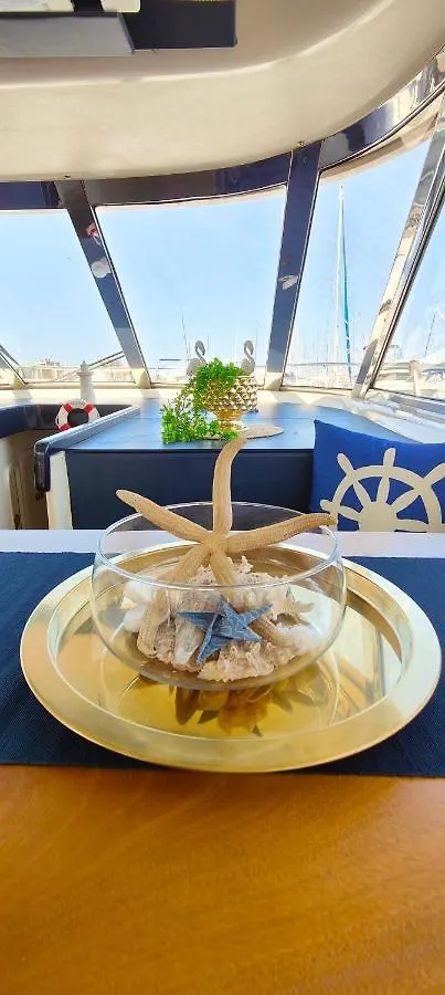 Botel Panaby - House Boat Hotel Palermo