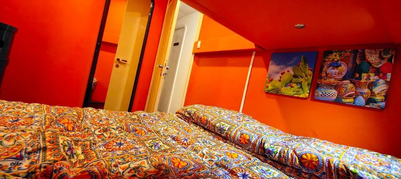 Panaby - House Boat Hotel Palermo