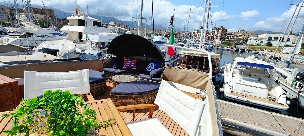 Panaby - House Boat Hotel Palermo