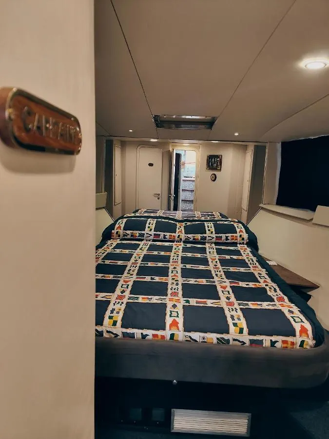 Botel Panaby - House Boat Hotel Palermo